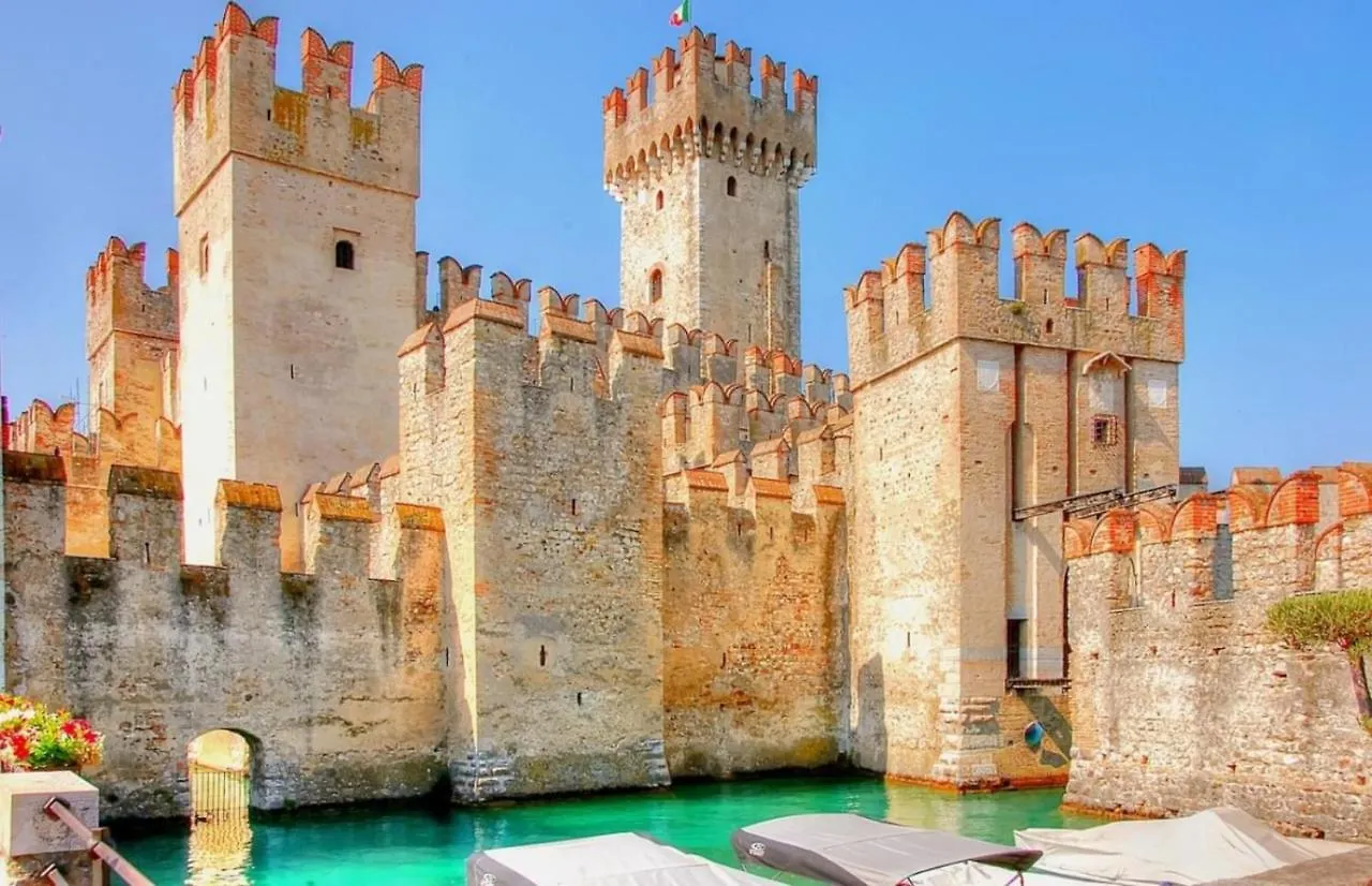 Giardino Apartment - Centrico Con Piscina Sirmione Italy